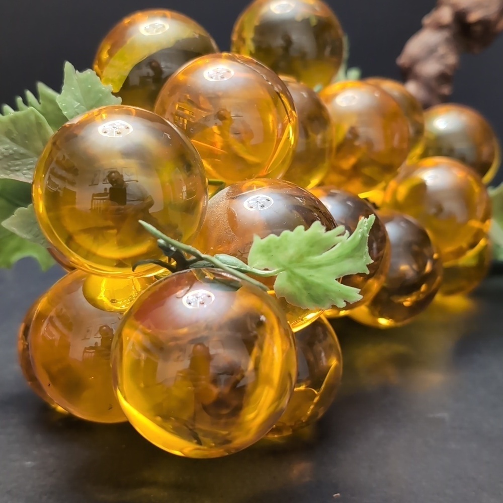 VGT,Mid Century Modern Yellow Lucite Grape Cluster On The Vine. - Picture 4 of 7